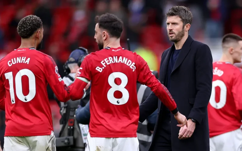 غاري نيفيل يفجر مفاجأة بتوقعات صادمة حول ترتيب مانشستر يونايتد بين الخمسة الكبار بالدوري الإنجليزي